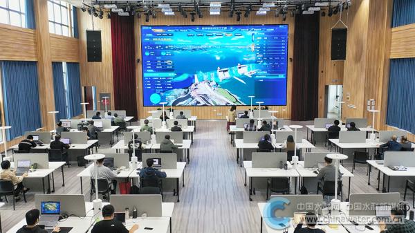 工作人员运用数字孪生丹江口工程系统进行实时推演 本报通讯员 杨敏 供图